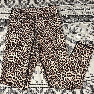 Zyia Active Leopard Print Scrunchy What leggings